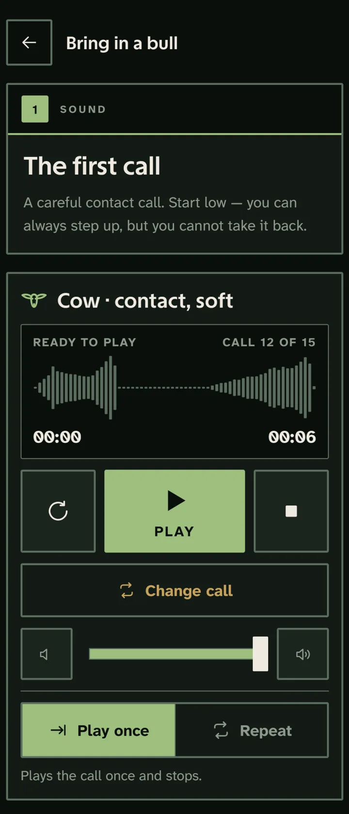 The first step of the scenario for bringing in a bull. A card describes the step; below it sits the call Cow · contact, soft with its waveform, duration and a large play button, plus volume and a choice between playing once or repeating.